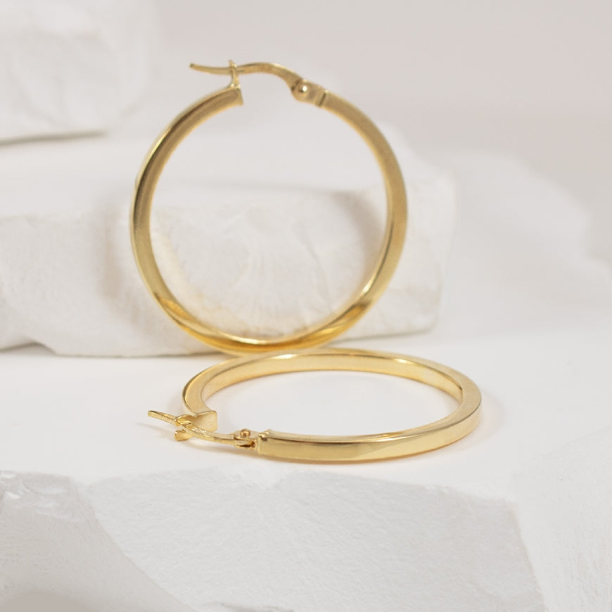 10KY Pipe Huggie Hoop Earrings                    

10K Yellow Gold Pipe Hoop Earrings

Earring Closure Hinged Post

25mm Diameter

1.78 Grams
