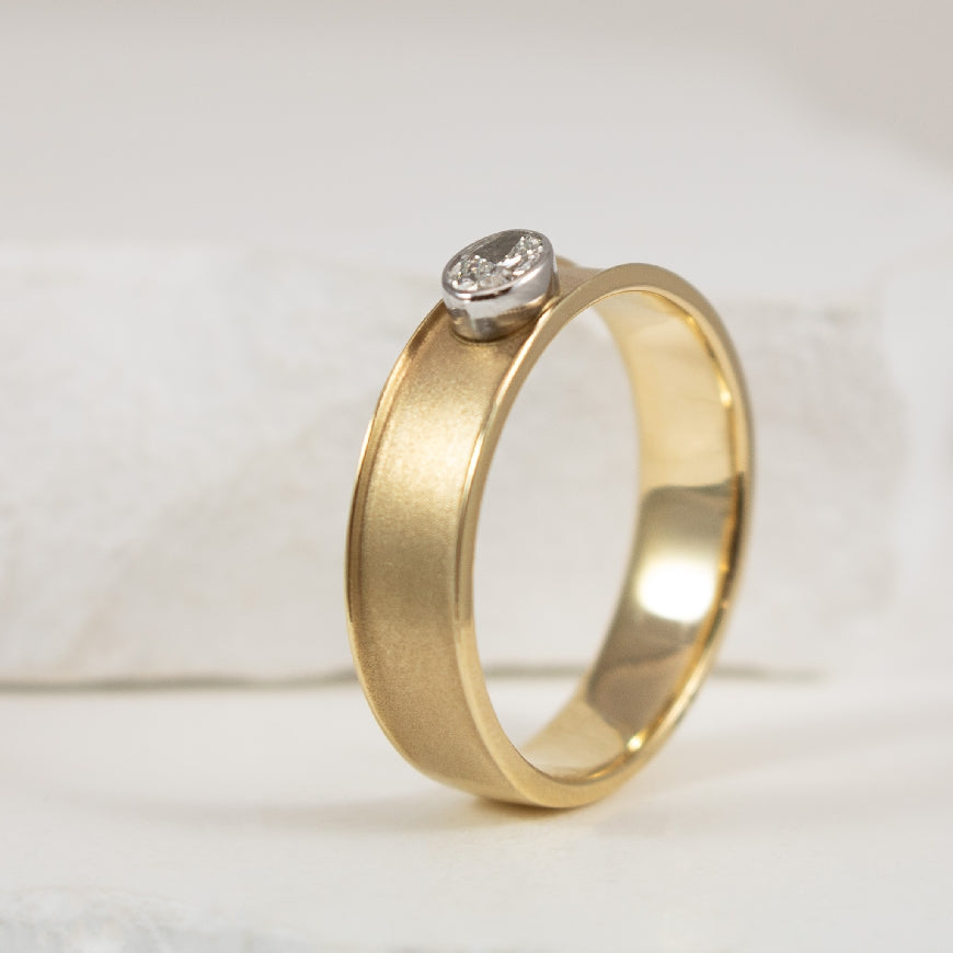 14KY Oval Cut Diamond Brushed Band