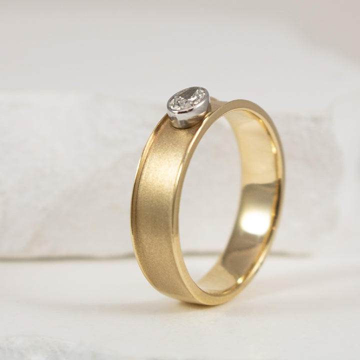 14KY Oval Cut Diamond Brushed Band