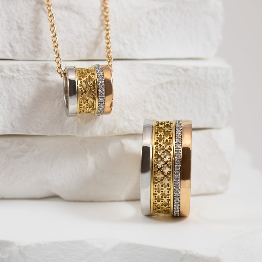 18K Birks 'Dare to Dream' Diamond Barrel Necklace 

18K Tri Gold Birks 'Dare to Dream' Layered Natural Diamond Barrel Necklace

0.14 Total Natural Diamond Weigth 

Chain Length 18' (Adjustable) 

