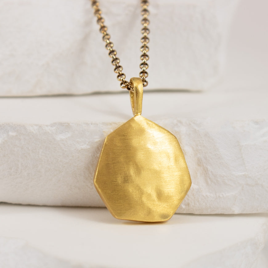 SS/18KY Jorge Revilla 'Essential' Necklace           

Sterling Silver with 18K Yellow Gold Plating Jorge Revilla Necklace

'Essential Collection'

Chain Length 18'

