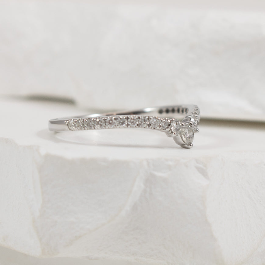 10KW 0.33CT Diamond Chevron Contour Band