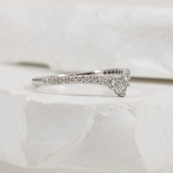 10KW 0.33CT Diamond Chevron Contour Band