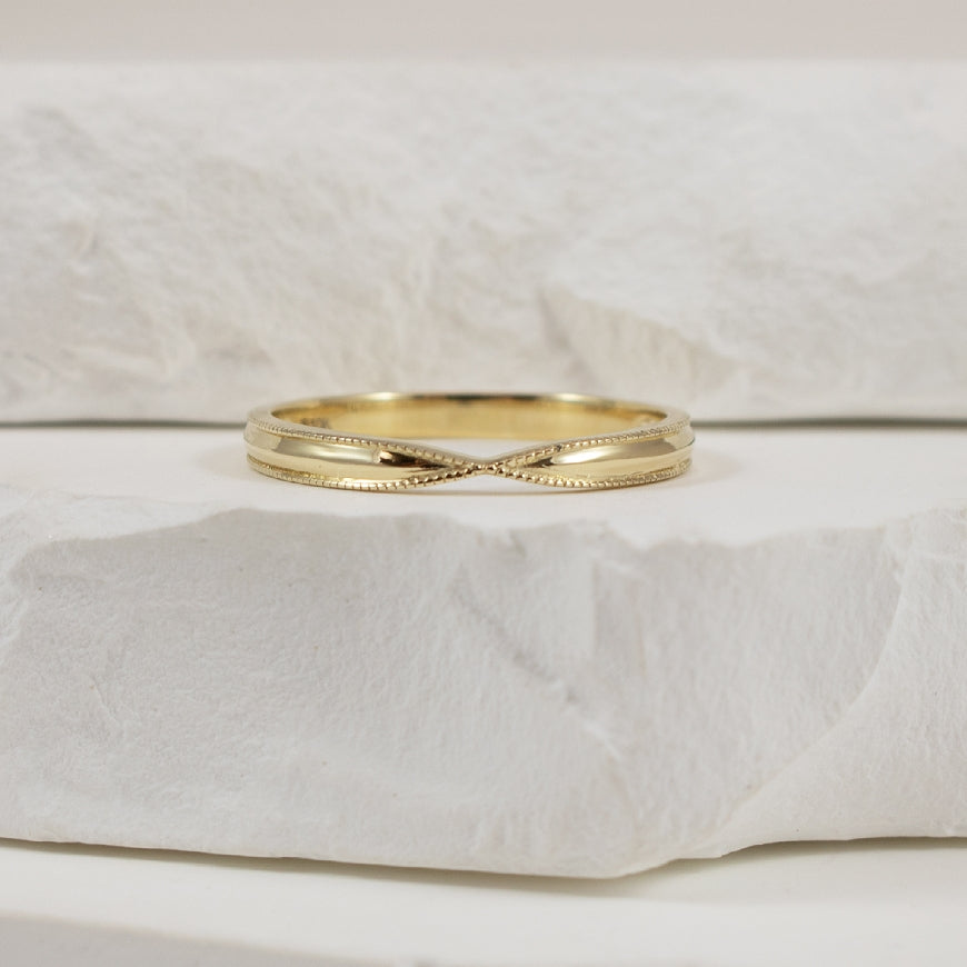 10KY Pinched Millgrain Band                       

10K Yellow Gold Pinched Millgrain Band 

Finger Size 6.5