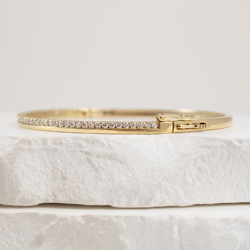 10KY High-Polish & Diamond Hinged Bangle