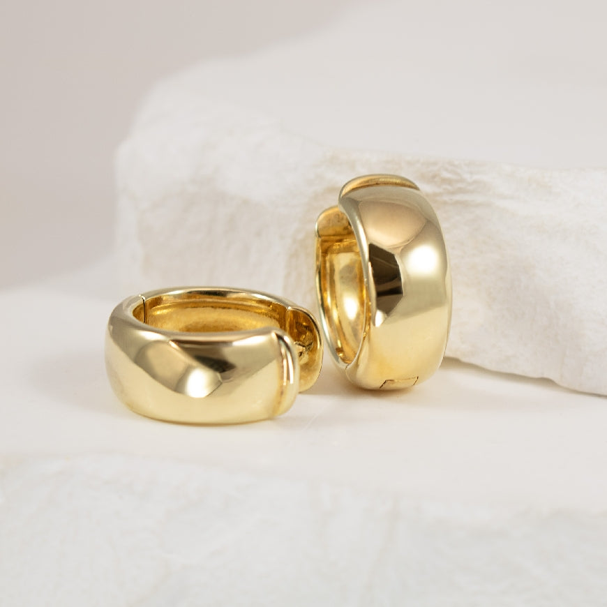 Reign Collection 16mm Chubby Huggie Earrings           
 
Reign Collection Sterling Silver & Gold Plated 16mm Chubby Huggie Hoop Earrings

