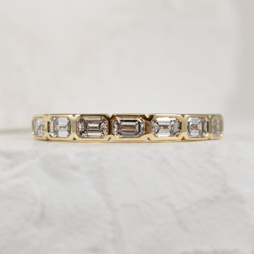 14KY Emerald Cut 0.70CT Bezel Set Band            

14K Yellow Gold Emerald Cut Bezel Set Band 

0.70 Carats Total Weight Emerald Cut Natural Diamonds of I1 Clarity, H-J Colour 

Finger Size 6.75 