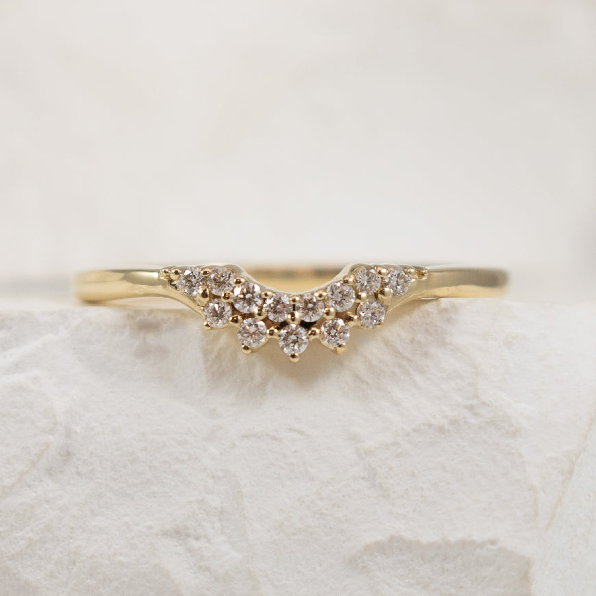 14KY Petite Diamond Round Contour Band            

14K Yellow Gold Natural Diamond Contour Band 

0.10 Total Natural Diamond Weight SI Clarity, GH Colour

Finger Size 6.5
