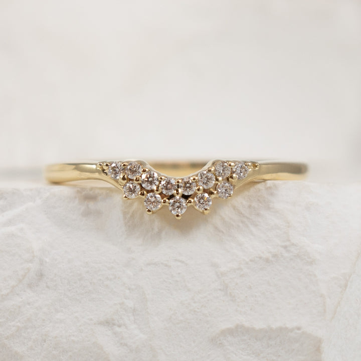 14KY Petite Diamond Round Contour Band            

14K Yellow Gold Natural Diamond Contour Band 

0.10 Total Natural Diamond Weight SI Clarity, GH Colour

Finger Size 6.5

