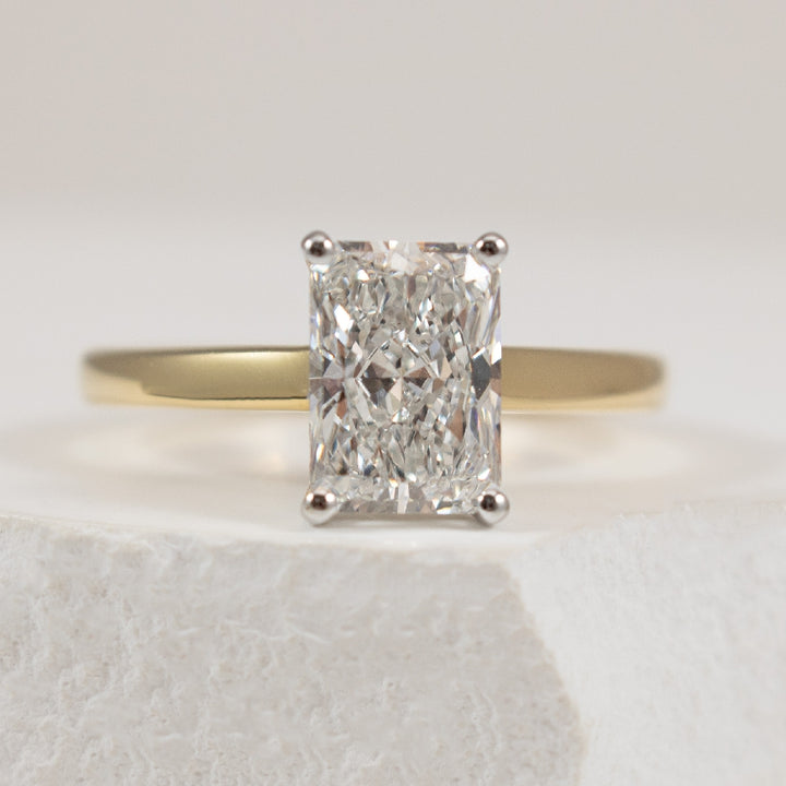 14KY S.Kashi Radiant Diamond Engagement Ring                      

14K Yellow Gold S.Kashi Radiant Cut Lab Grown & Natural Diamond Hidden Halo Engagement Ring 

1.80 Carat Radiant Cut Lab Grown Diamond of VVS2 Clarity, E Colour, Excellent/ Excel