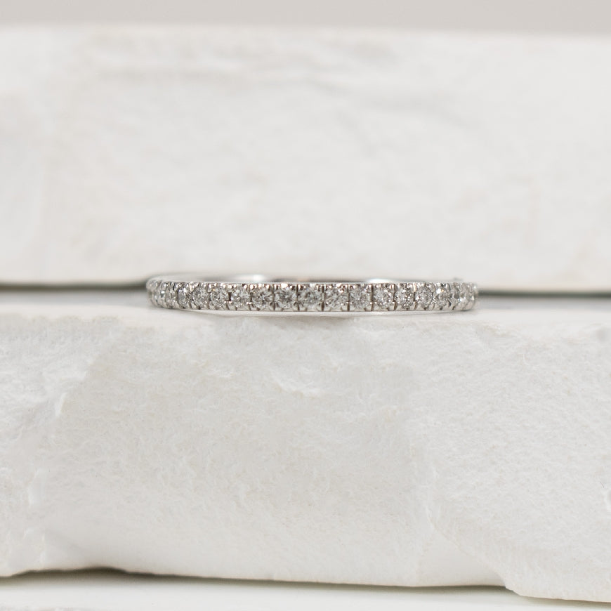10KW 0.15CT Straight Diamond Band                 

10K White Gold Natural Diamond Band 

0.15 Total Natural Diamond Weight I1 Clarity, GHI Colour

Finger Size 6.5


