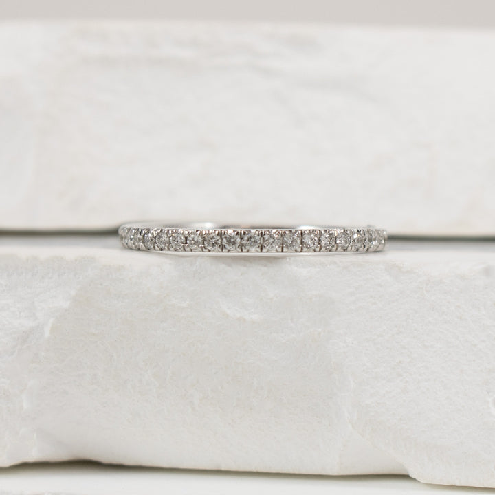 10KW 0.15CT Straight Diamond Band                 

10K White Gold Natural Diamond Band 

0.15 Total Natural Diamond Weight I1 Clarity, GHI Colour

Finger Size 6.5


