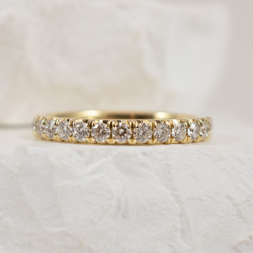 14KY 0.50ct Diamond Band                          

14K Yellow Gold Natural Diamond Band 

0.50 Total Natural Diamond Weight I1 Clarity, GHI Colour

Finger Size 6.5


