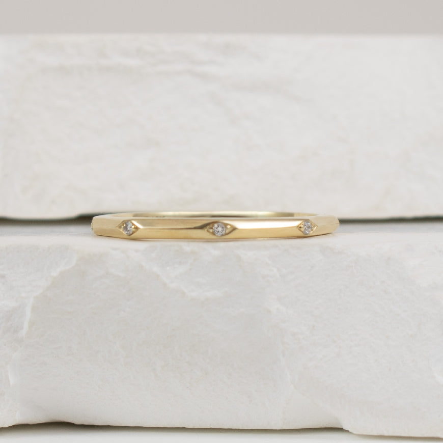 10KY Diamond Octagon Band                         

10K Yellow Gold Natural Diamond Octagon Band 

0.03 Total Diamond Weight Natural Diamonds I1-2 Clarity, HIJ Colour 

Finger Size 6.5 