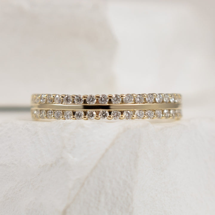 10KY Wide Triple Layer Diamond Band                

10K Yellow Gold Natural Diamond Triple Layer Band 

0.33 Total Diamond Weight I1/2 Clarity, HIJ Colour 

Finger Size 6.75

