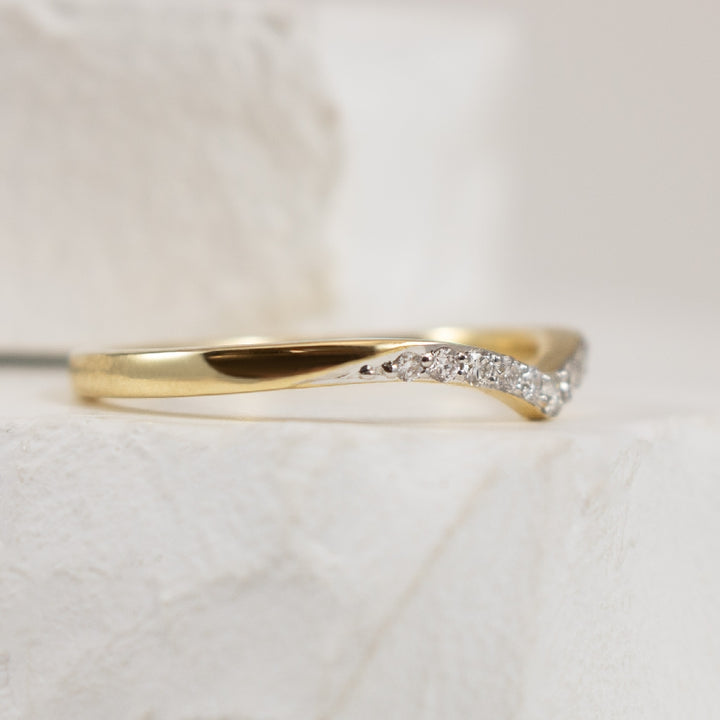 10KY Soft Contour Diamond Chevron Band