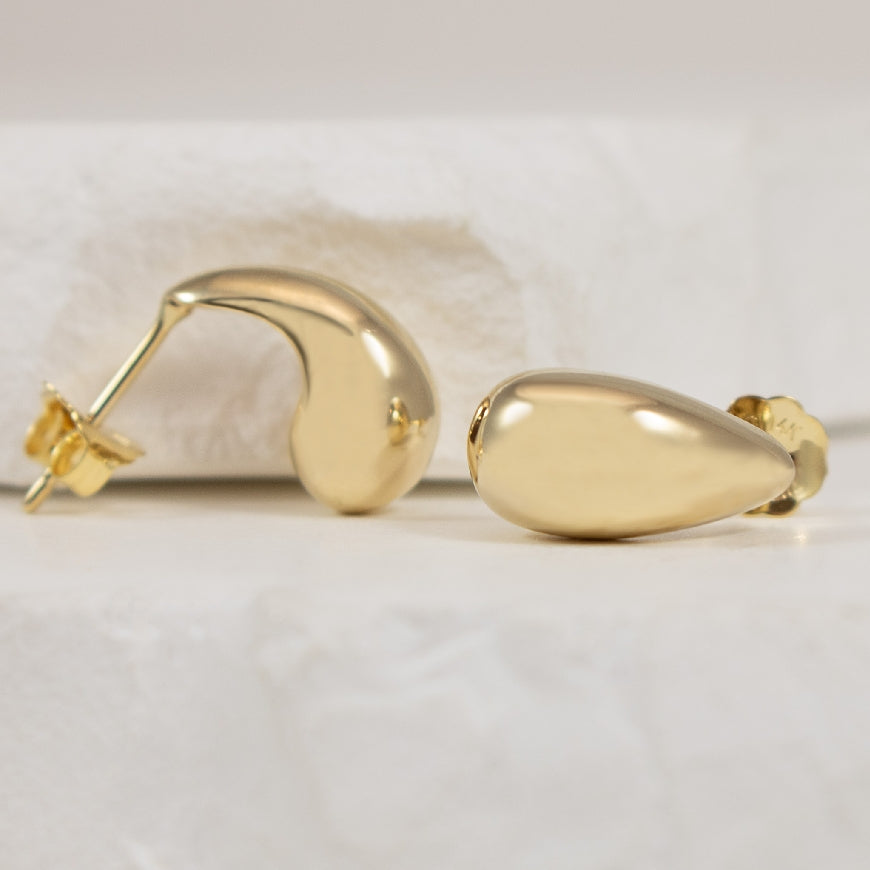 14KY Puffy Teardrop Hoop Earrings                      

14K Yellow Gold Puffy Teardrop Hoop Earrings 

Earring Closure Post with Butterfly Back

2.14 Grams 



