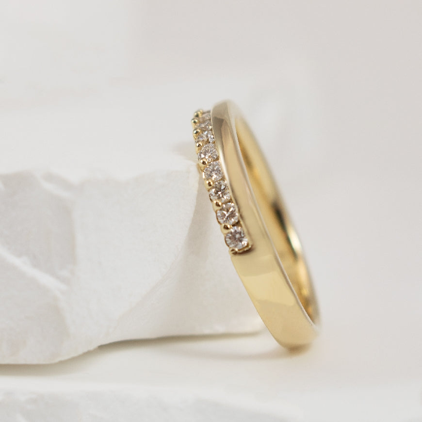 14KY 0.15ct Diamond Split Band