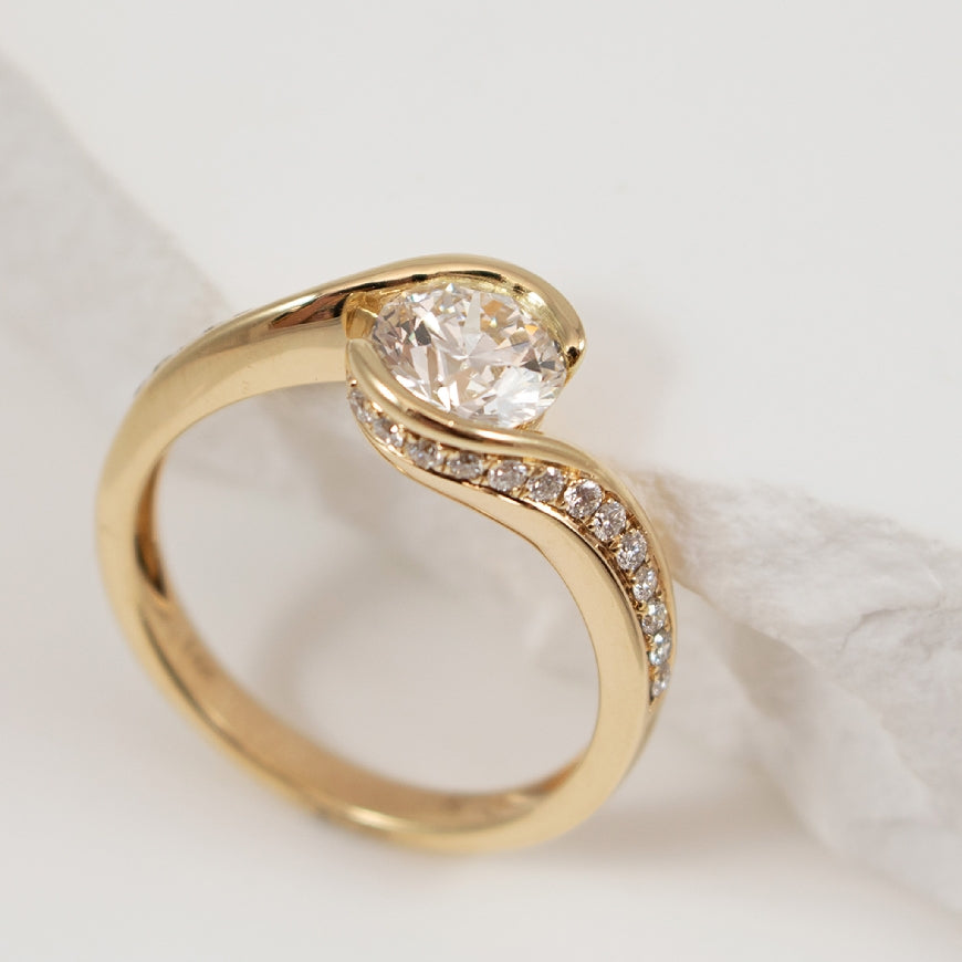 14KY 1.04CT Twisted Bezel Diamond Engagement Ring