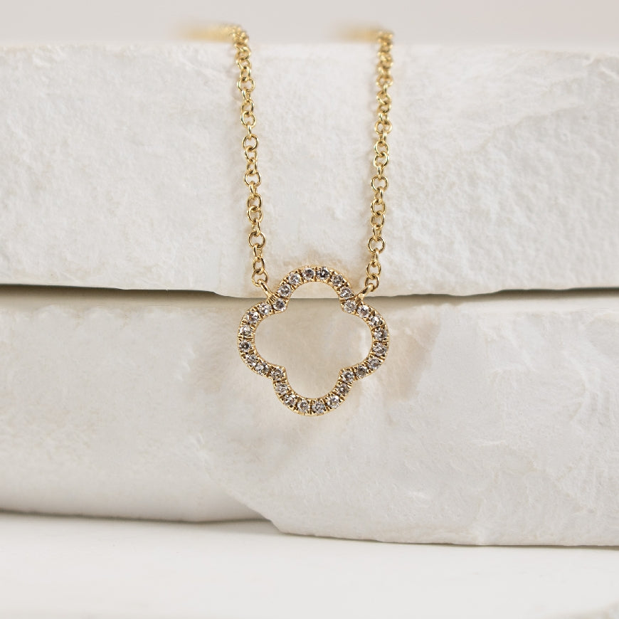 14KY Roman & Jules Diamond Clover Necklace        

14K Yellow Gold Roman & Jules Natural Diamond Clover Necklace 

0.08 Total Natural Diamond Weight of SI1-2 Clarity, GH Colour

Chain Length Adjustable

