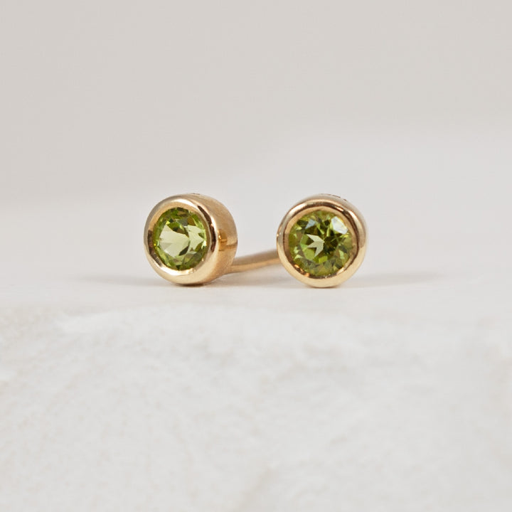 10KY Bezel Set Solitaire Peridot Earrings          

10K Yellow Gold Bezel Set Solitaire Peridot Earrings

Earring Closure Post with Silicone Butterfly Back 

