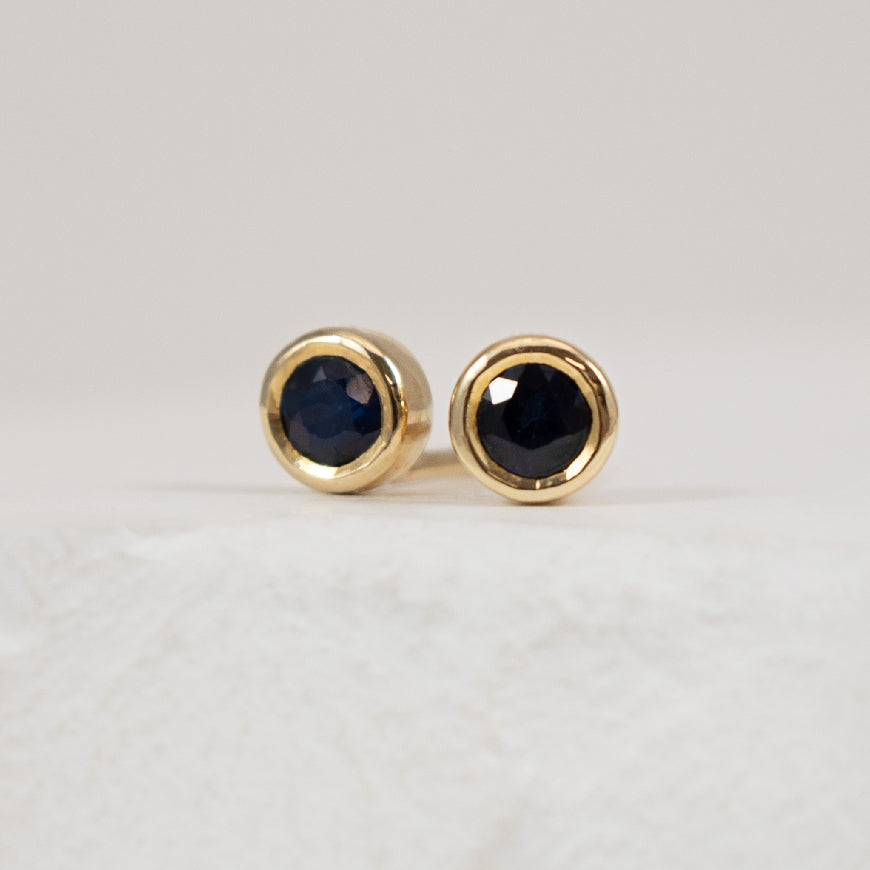 10KY Bezel Set Solitaire Sapphire Earrings          

10K Yellow Gold Bezel Set Solitaire Sapphire Earrings

Earring Closure Post with Silicone Butterfly Back 

