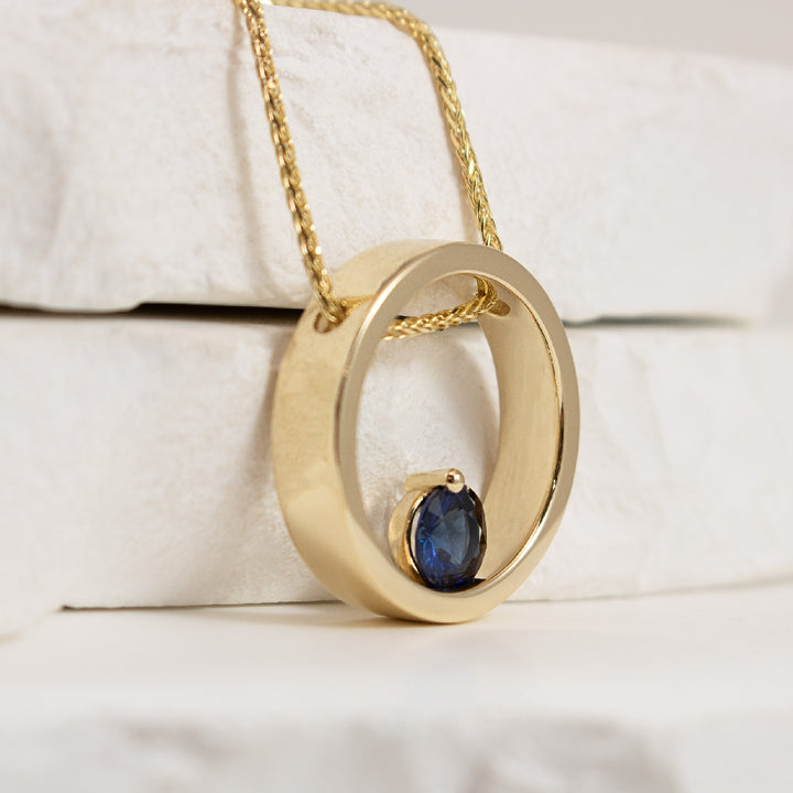 14KY Modern 'Floating' Circle Sapphire Necklace