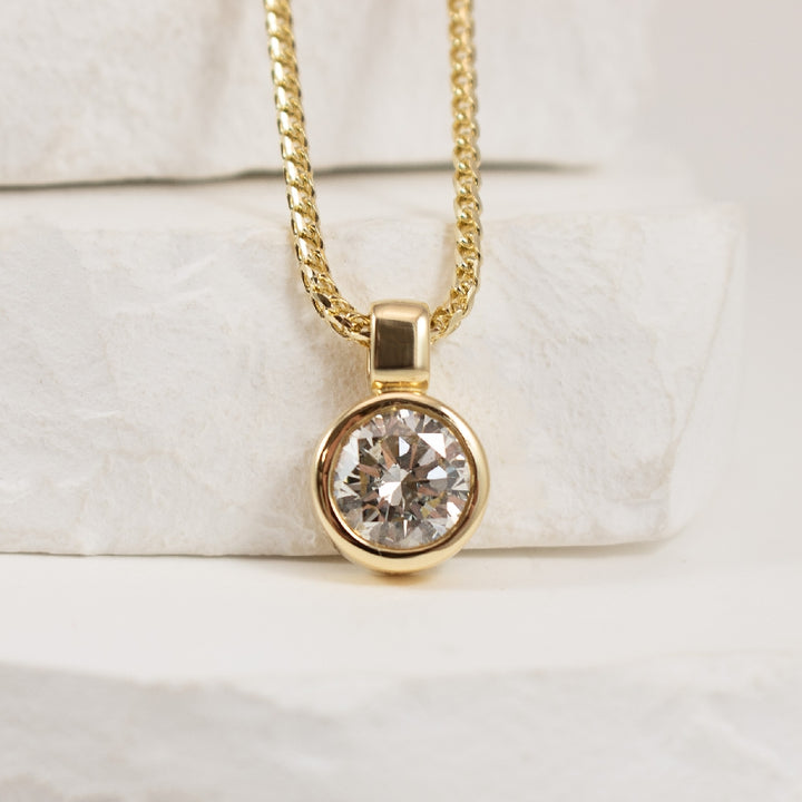 14KY 1.20 Carat Diamond Bezel Necklace 

14K Yellow Gold Natural Diamond Bezel Set Necklace 

1.20 Carat Round Brilliant Cut Natural Diamond of SI2 Clarity, I Colour, Excellent Cut, GIA Certified 

20' Chain Length 