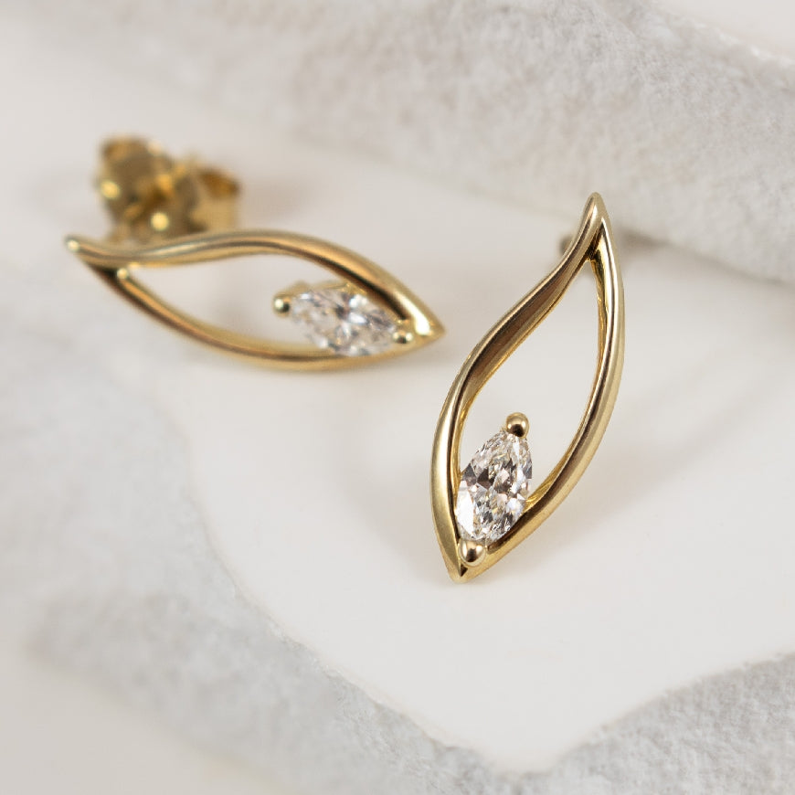 10K Yellow Gold Lab Grown Diamond Earrings 

0.20 Total Lab Grown Diamond Weight of VVS-VS Clarity, DEF Colour

Earring Closure 

