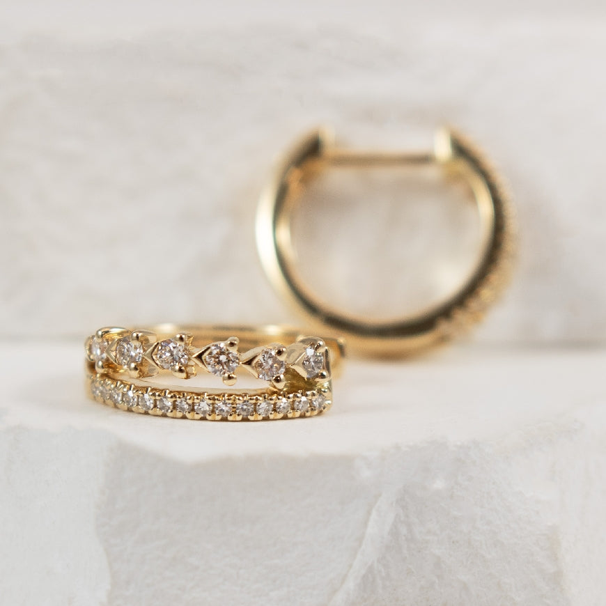 14KY Two Row Diamond Huggie Earrings

14K Yellow Gold Two Row Diamond Huggie Earrings

0.22 Total Natural Diamond Weight

