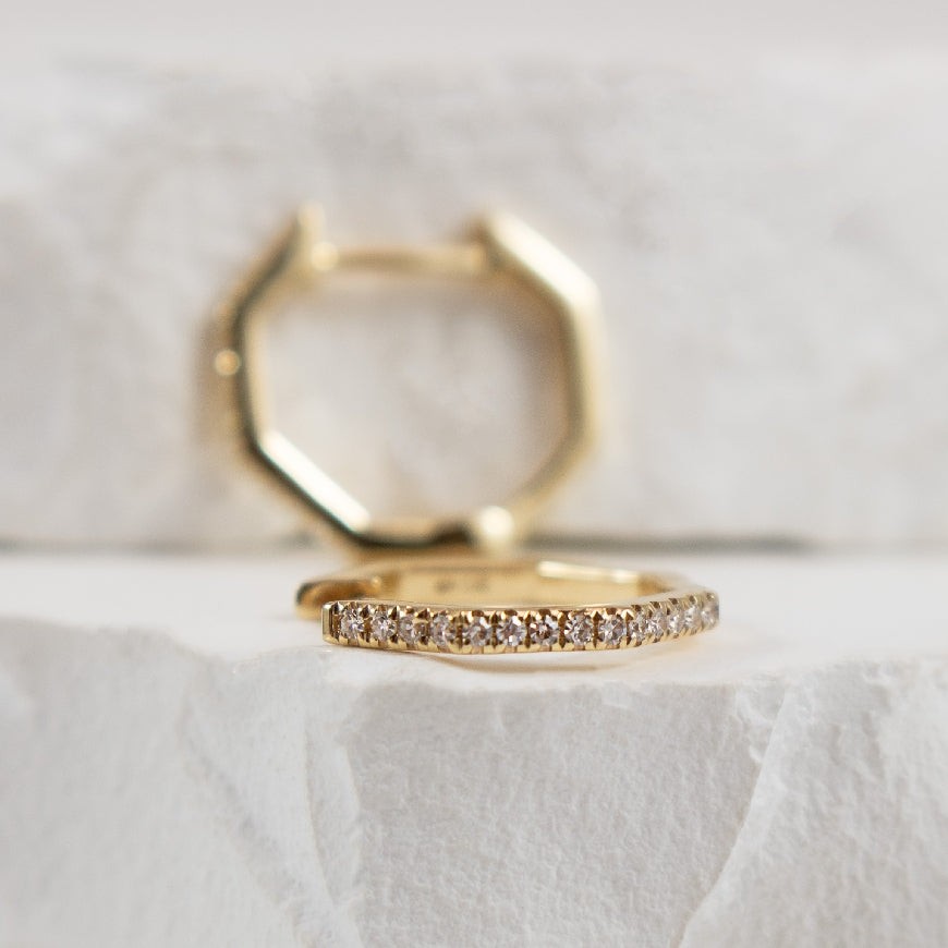 14KY Diamond Hexagon Huggie Hoop Earrings

14K Yellow Gold Diamond Hexagon Huggie Hoop Earrings

0.09 Total Natural Diamond Weight

Earring Closure Huggie 

