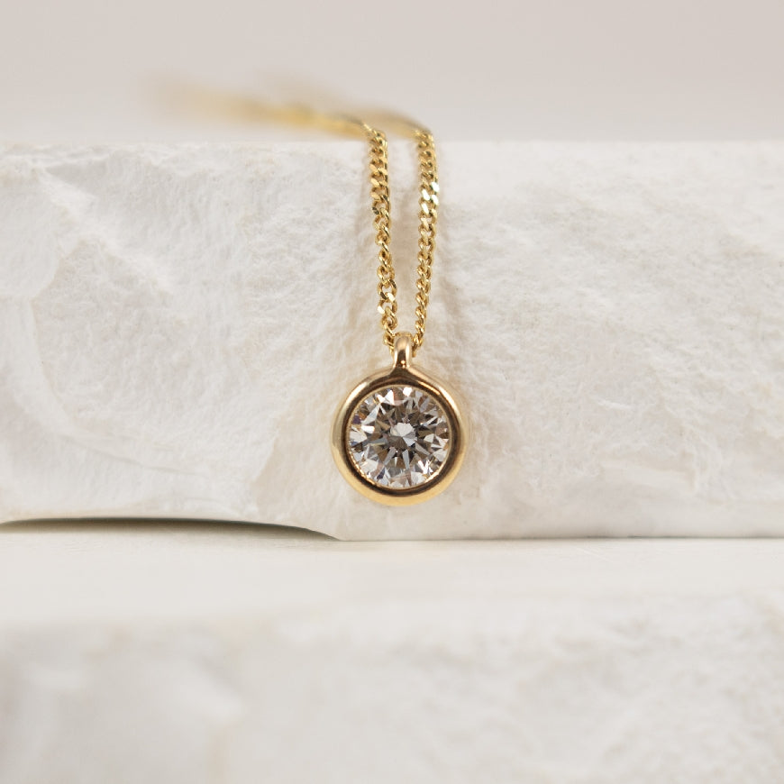 10K Yellow Gold Lab Grown Diamond Bezel Set Solitaire Necklace 

0.30 Carat of Round Brilliant Cut Lab Grown Diamond 

Chain Length 18' (Adjustable to 16')

