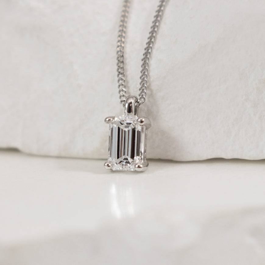 10K White Gold Emerald Cut Lab Grown Diamond Solitaire Necklace 

0.30 Carat of Oval Cut Lab Grown Diamond

Chain Length


