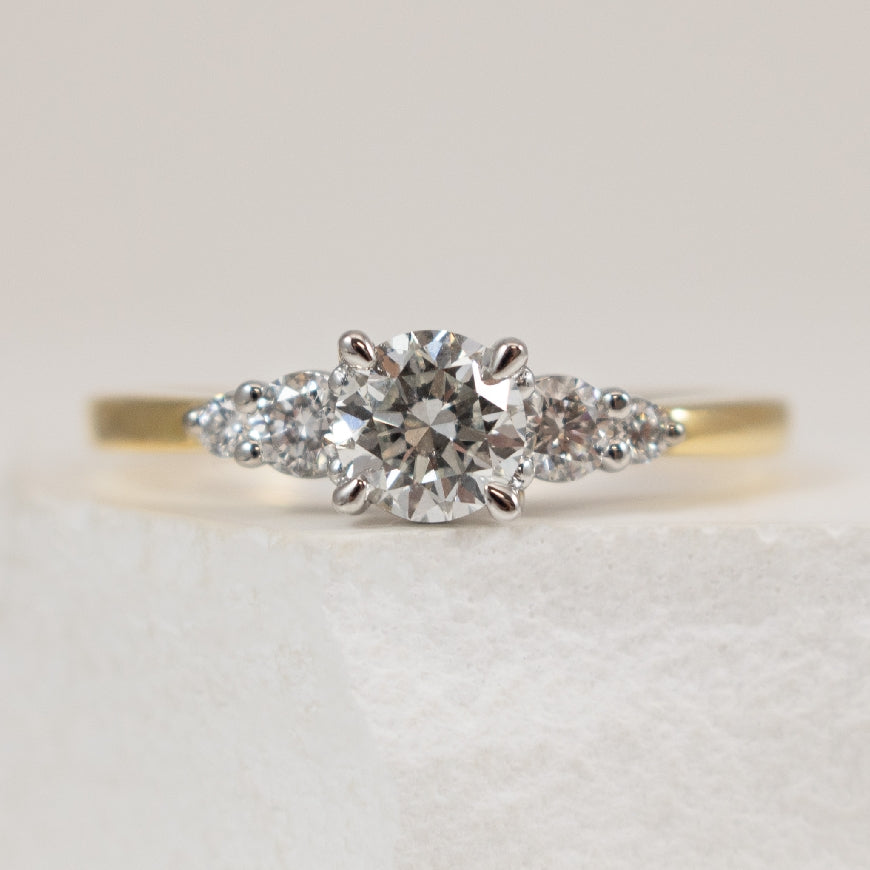 18KY/W Canadian Diamond Engagement Ring 

18K Yellow & White Gold Maple Leaf Canadian Diamond Engagement Ring 

Center - 0.50 Carat Round Brilliant Cut Natural Maple Leaf Canadian Diamond of SI2 Clarity, F Colour, Very Good Cut

Accent - 0.20TD