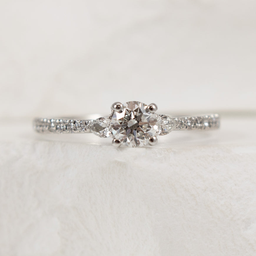 18KPD Canadian Diamond Trinity Engagement Ring 

18K Palladium Natural Maple Leaf Canadian Diamond Trinity Engagement Ring 

Center - 0.40 Carat Round Brilliant Cut Natural Maple Leaf Canadian Diamond of SI1 Clarity, F Colour, Very Good Cut 

A