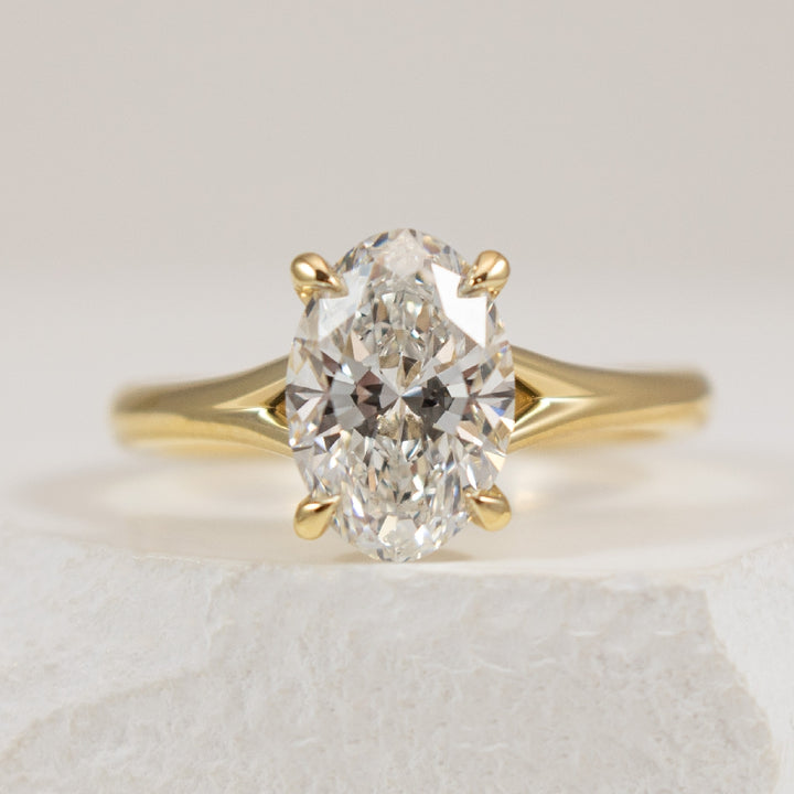 14KY 2.04CT Solitaire Diamond Engagement Ring     

14K Yellow Gold Lab Grown Solitaire Diamond Engagement Ring  

Center - 2.04CT Oval Cut Lab Grown Diamond of VVS2 Clarity, E Colour, Excellent/ Excellent Cut, IGI Certified

Finger Size 6.5 