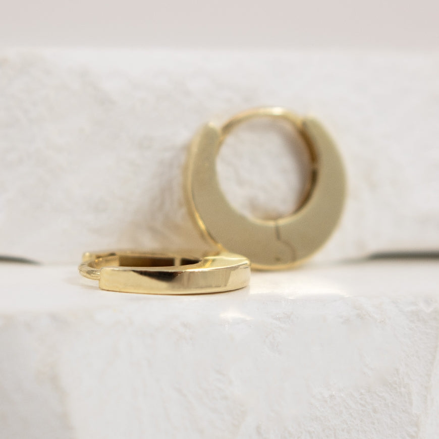 10KY Polished Huggie Hoop Earrings               

10K Yellow Gold Polished Huggie Hoop Earrings

Earring Closure Huggie Hoop 