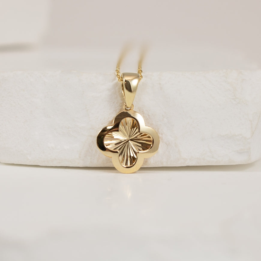 10KY Fluted Clover Necklace                 

10K Yellow Gold Fluted Clover Necklace

Chain Length 18' (Adjustable to 17')
