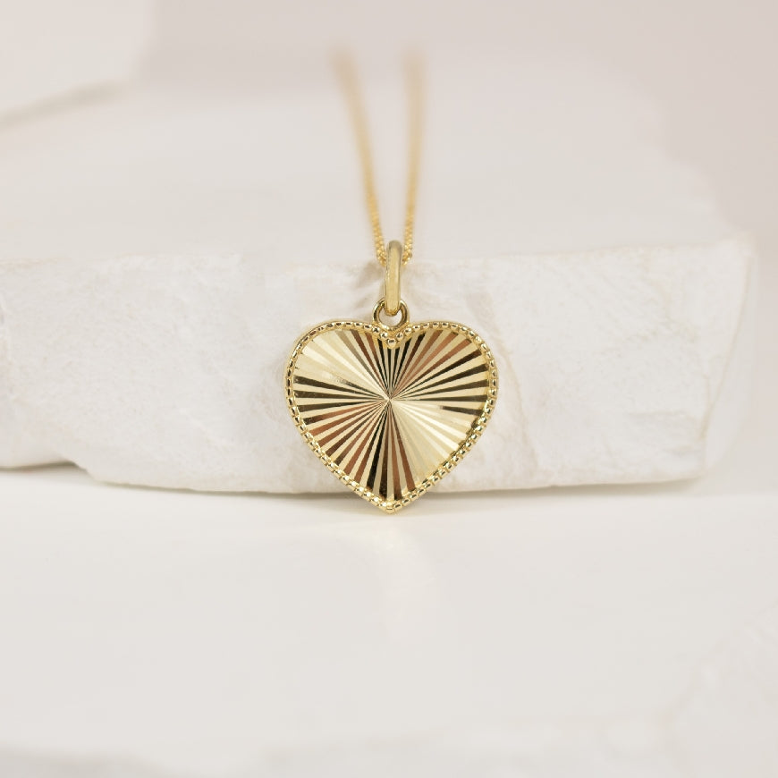 10KY Fluted Heart Necklace                 

10K Yellow Gold Fluted Heart Necklace

Chain Length 18' (Adjustable to 17')