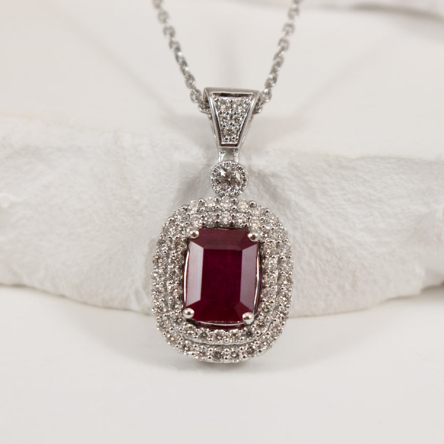 14KW Ruby & Diamond Double Halo Necklace          

14K White Gold Ruby & Diamond Double Halo Necklace 

1.067 Carat of Ruby 
0.42 Total Natural Diamond Weight

Chain Length 18'

