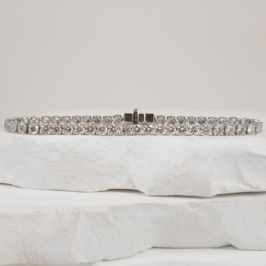 10KW 7.28TDW Lab Grown Diamond Tennis Bracelet    

10K White Gold Lab Grown Diamond Tennis Bracelet

7.28 Total Lab Grown Diamond Weight of VS2 Clarity. F Colour, Very Good Cut

*Delicate Design*

Bracelet Length 7.5