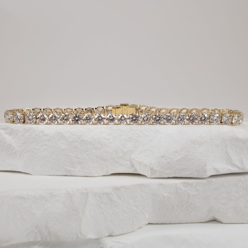 10KY 10.00TDW Lab Grown Diamond Tennis Bracelet    

10K Yellow Gold Lab Grown Diamond Tennis Bracelet

10.00 Total Lab Grown Diamond Weight of VS2 Clarity. F Colour, Very Good Cut

*Delicate Design*

Bracelet Length 7.5