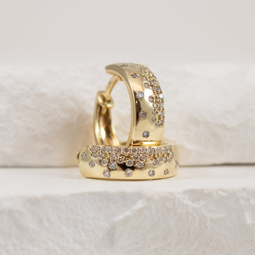 10KY Scattered Diamond 'Mosaic' Huggie Earrings   

10K Yellow Gold Scattered Diamond 'Mosaic' Huggie Hoop Earrings

0.33 Total Natural Diamond Weight 

Earring Closure Huggie Hoop 

