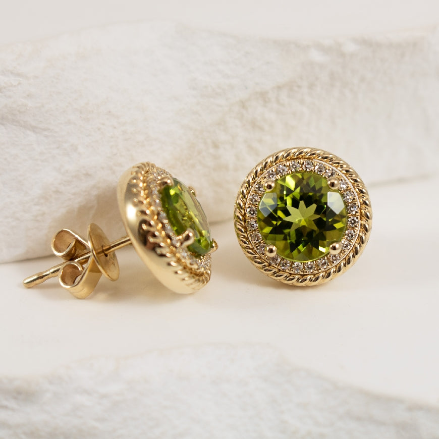 14KY Diamond & Peridot Earrings 

14K Yellow Gold Natural Diamond & Peridot Halo Stud Earrings 

2.45 Carat Total Weight Round Cut Peridot 

0.13TDW SI Clarity, GH Colour 

Earring Closure - Butterfly Backs 