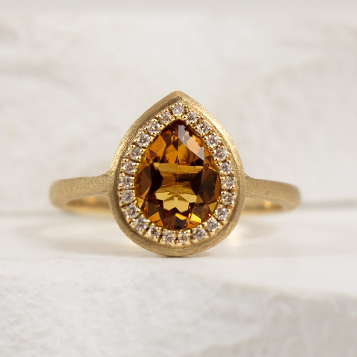 14KY Diamond & Cirtine Halo Ring 

14K Yellow Gold Natural Diamond & Citrine Halo Brushed Ring  

0.91 Carat Pear Shaped Citrine  

0.09TDW SI Clarity, GH Colour 

Finger Size 6.5 
