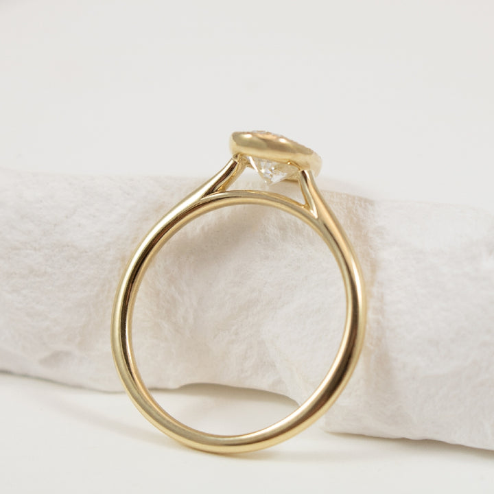 14KY 1.06CT Oval Cut Bezel Diamond Engagement Ring