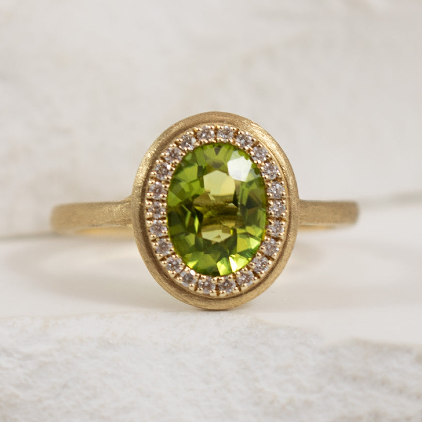 14K Yellow Gold Peridot & Diamond Bezel Set Ring

1.28 Carat Oval Cut Peridot

0.12 Total Natural Diamond Weight 

Finger Size 

